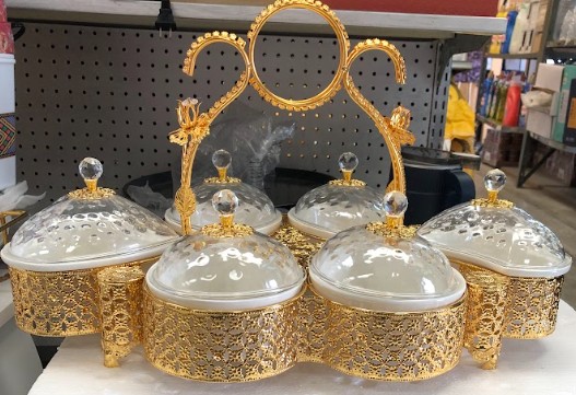 Serving dishes